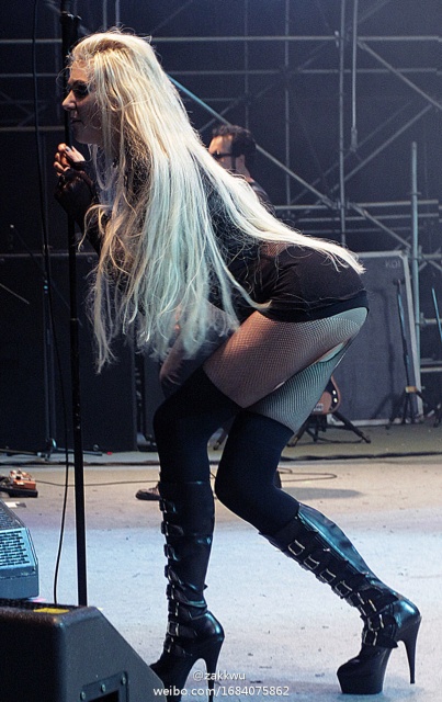 taylor_momsen_intercity_music_festival_beijing_china_sept_12_2011_7tKKnGM.sized.jpg