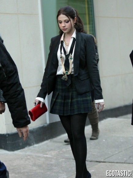 michelle-trachtenberg-schoolgirl-skirt-NYC-04-435x580.jpg