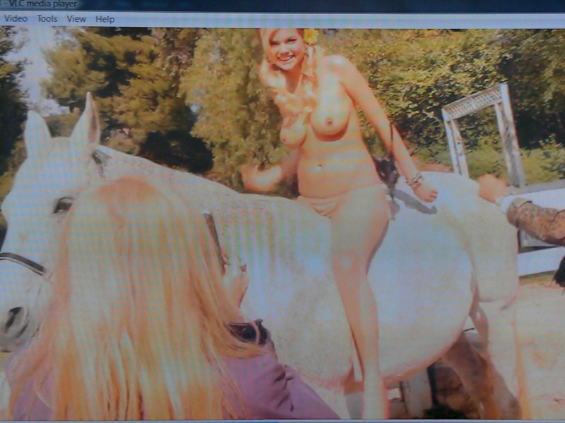Kate-Upton-Topless-on-a-Horse-Uncensored.jpg