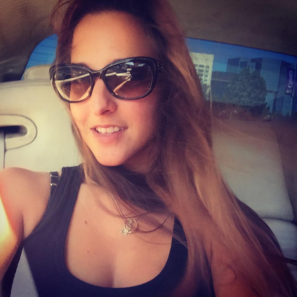 Amirah-Adara-sunglasses-selfie.jpg