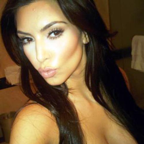 kim-kardashian-bikini-twitter-03.jpg
