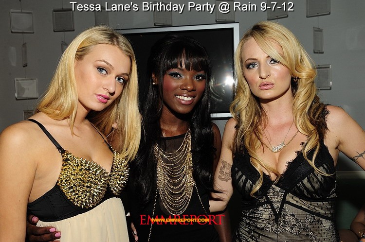 Ana-Foxxx_Natalia-Starr_Natasha-Starr_tlbdayRain_09712_chris_2.jpg