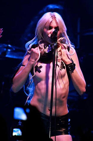 taylor-momsen-073012.jpg