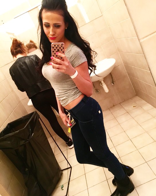 Nicole Love 5.jpg