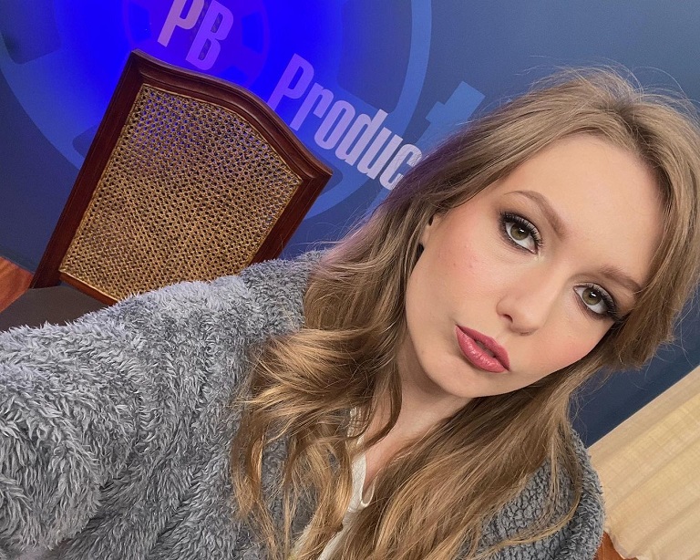 hotginasnow_ig_a.jpg